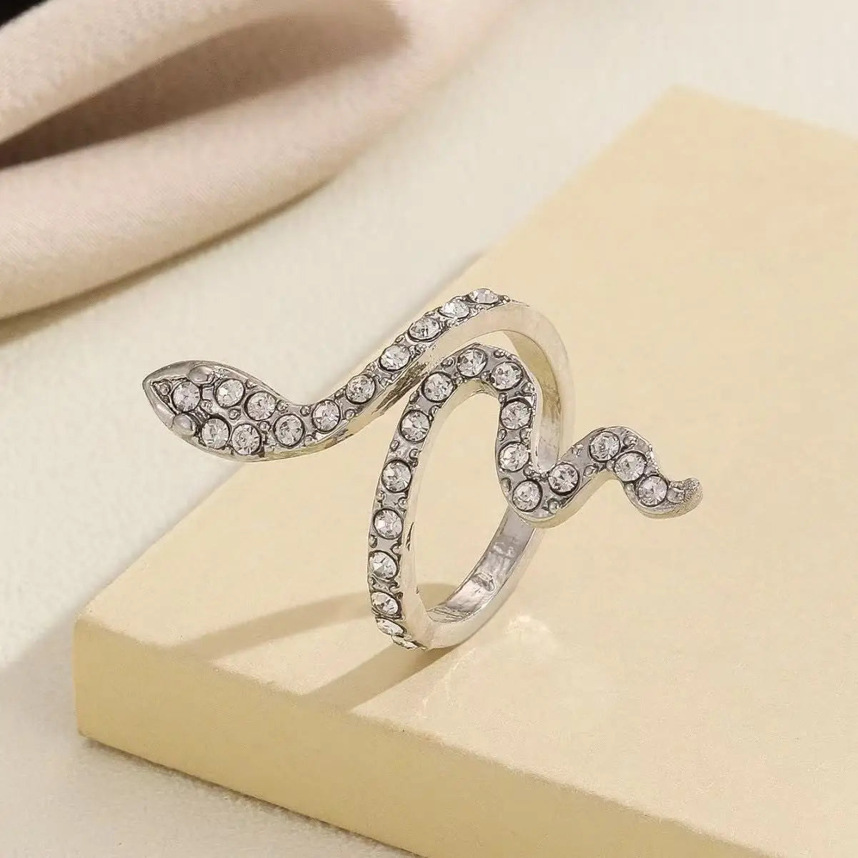 1PCS Fashion Classic Serpentine Micro Inlaid Zircon Women's Adjustable Women's Ring, Fashionable Aesthetic Design Women's Daily